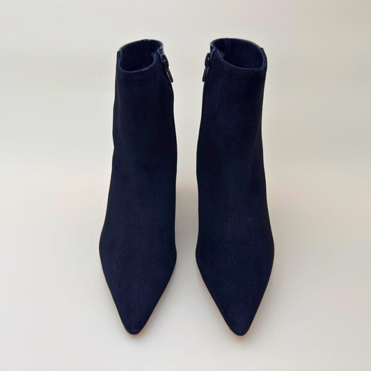 Bottines femme noires en suede avec talon et bout pointu vue de face