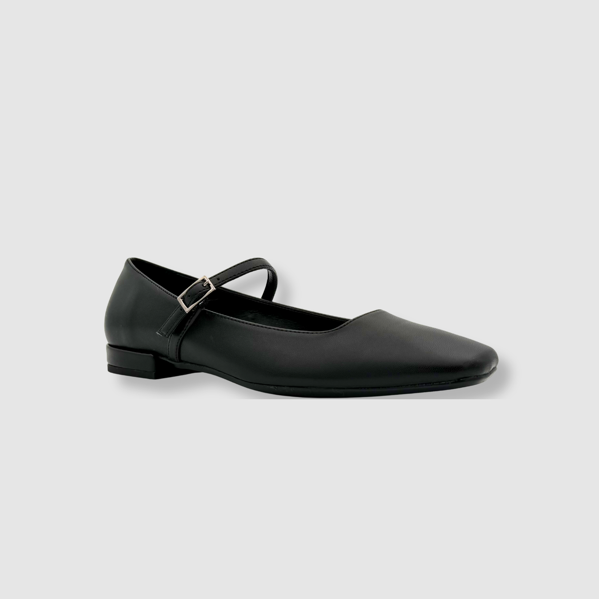 Ballerine noire femme en cuir vue 3/4, silhouette élégante avec bride fine et bout structuré