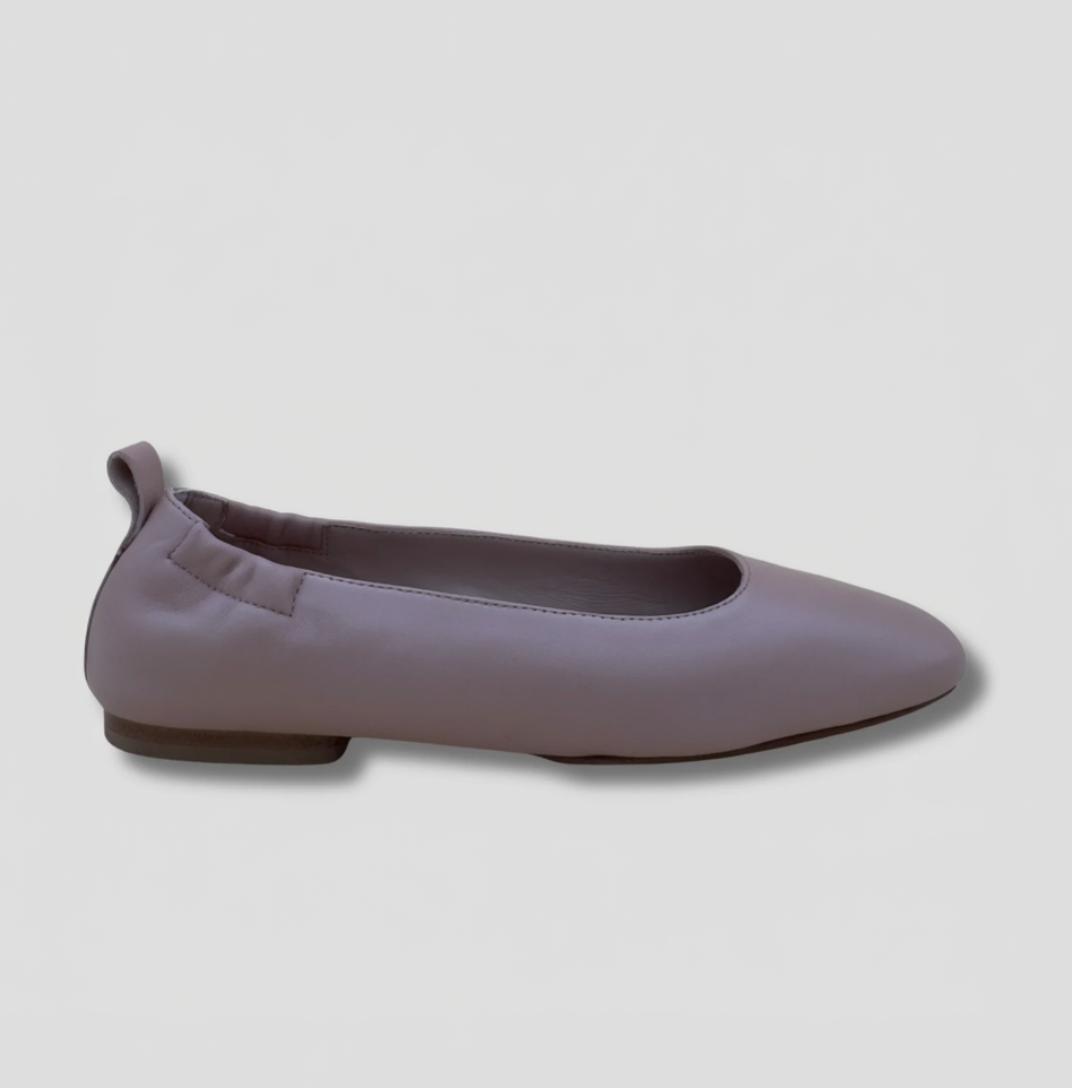 Chaussure ballerine femme rose poudré en cuir souple, style chic et intemporel
