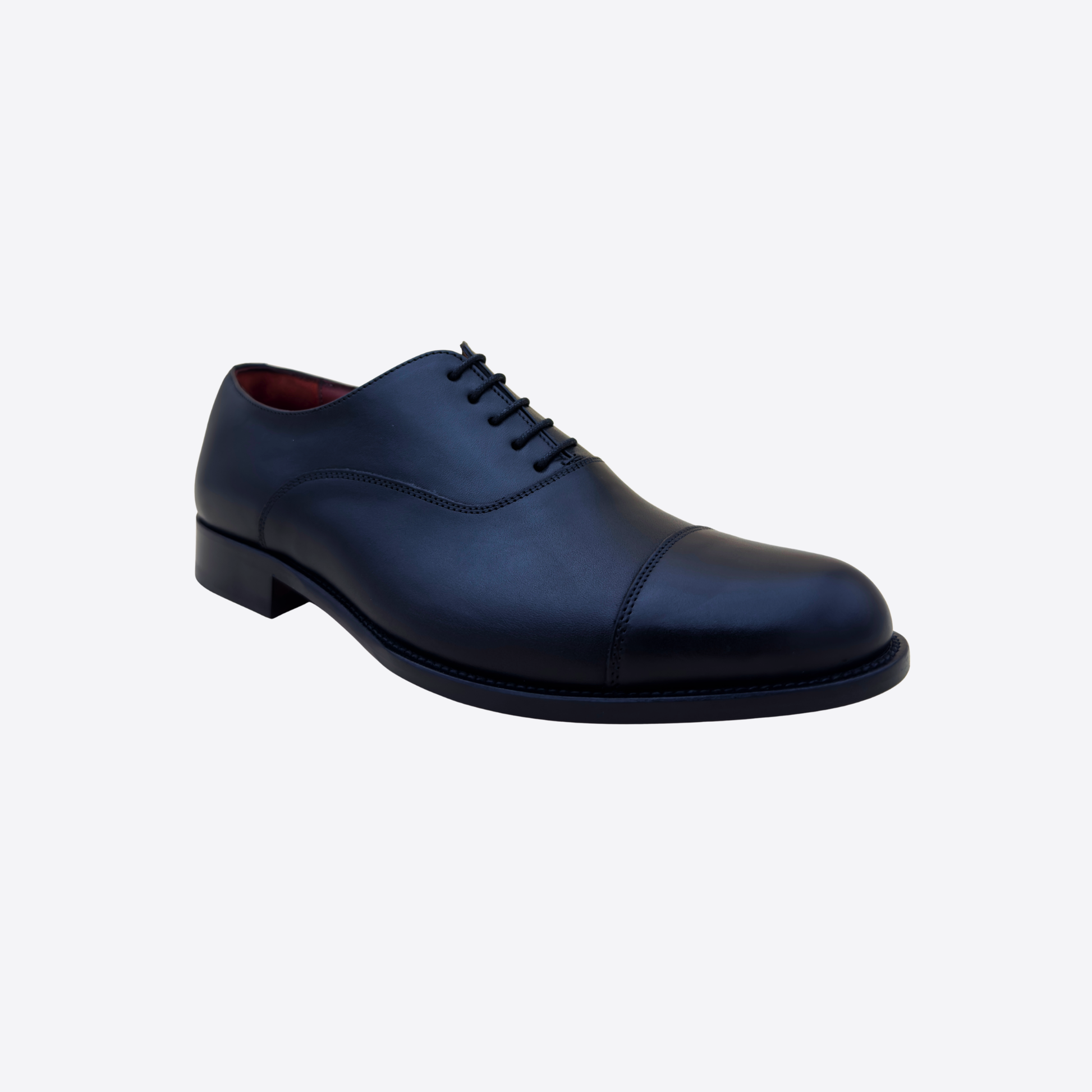 Richelieu homme noir en cuir lisse vue 3/4 avant, chaussure chic pour tenue formelle