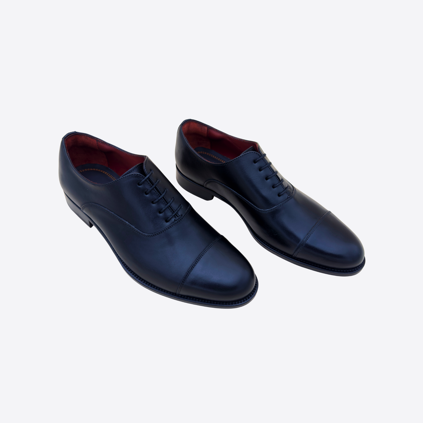 Chaussures richelieu homme noir en cuir lisse vue 3/4, modèle classique élégant fabrication italienne