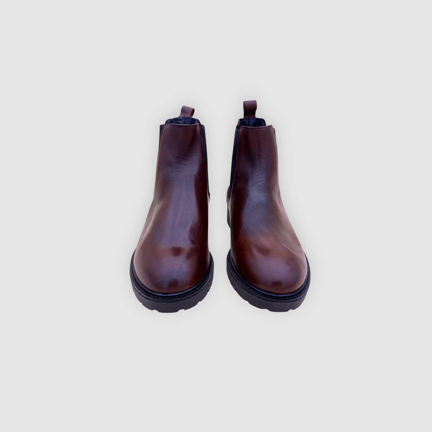 boots chelsea cuir marron homme vue face design épuré