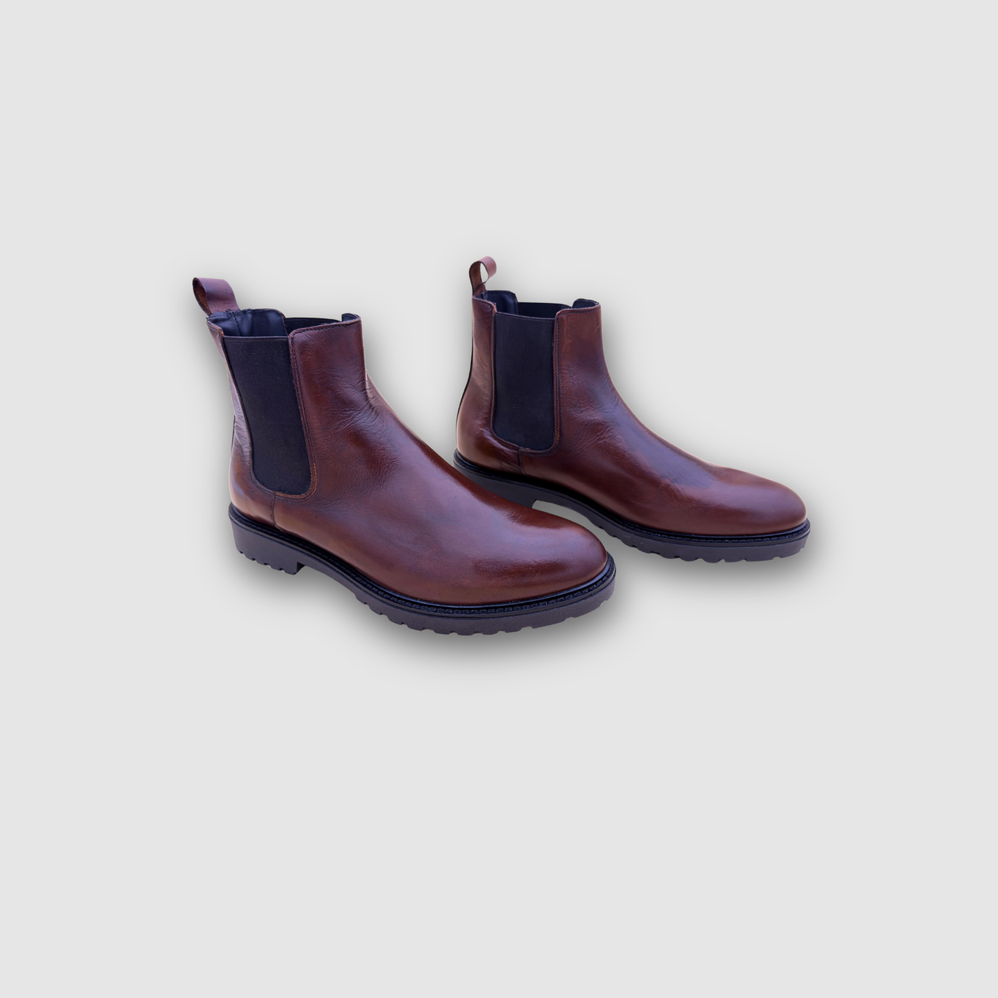 paire boots chelsea cuir marron homme style moderne
