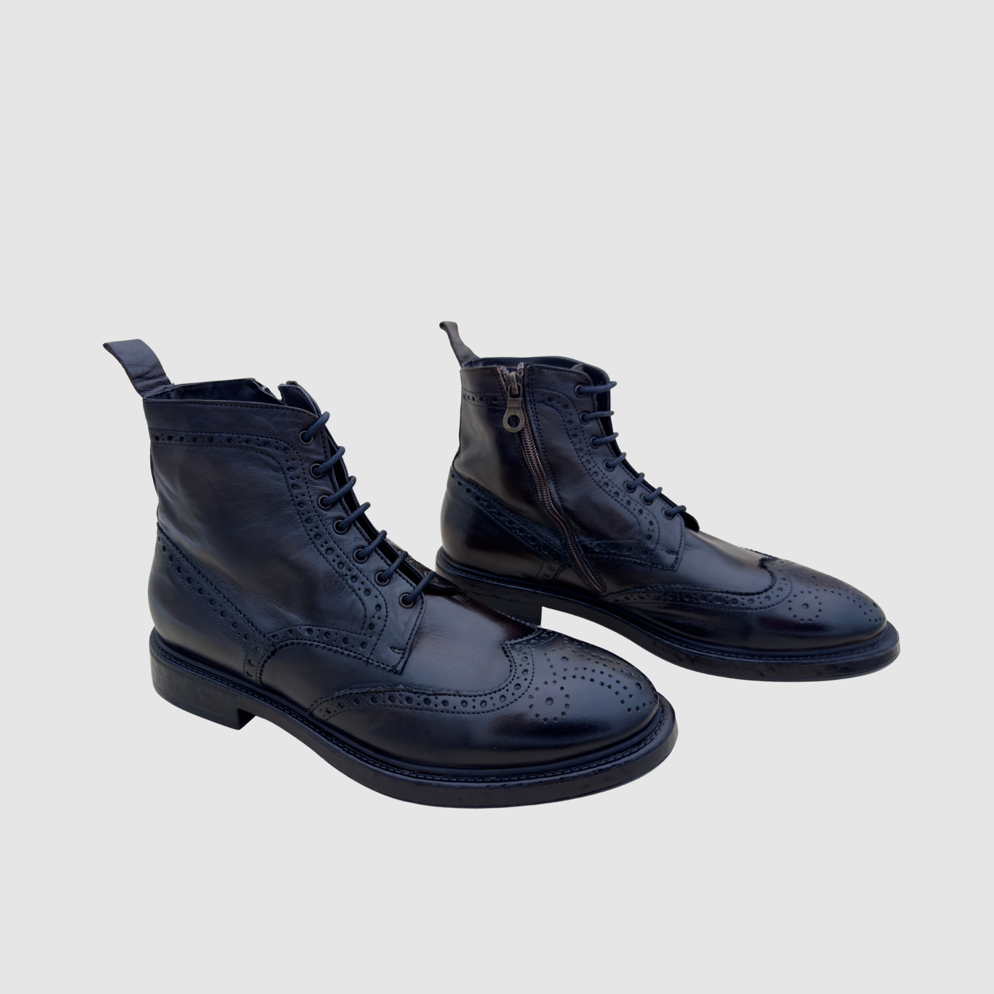 paire bottines brogue cuir noir homme fait main style affirmé élégant