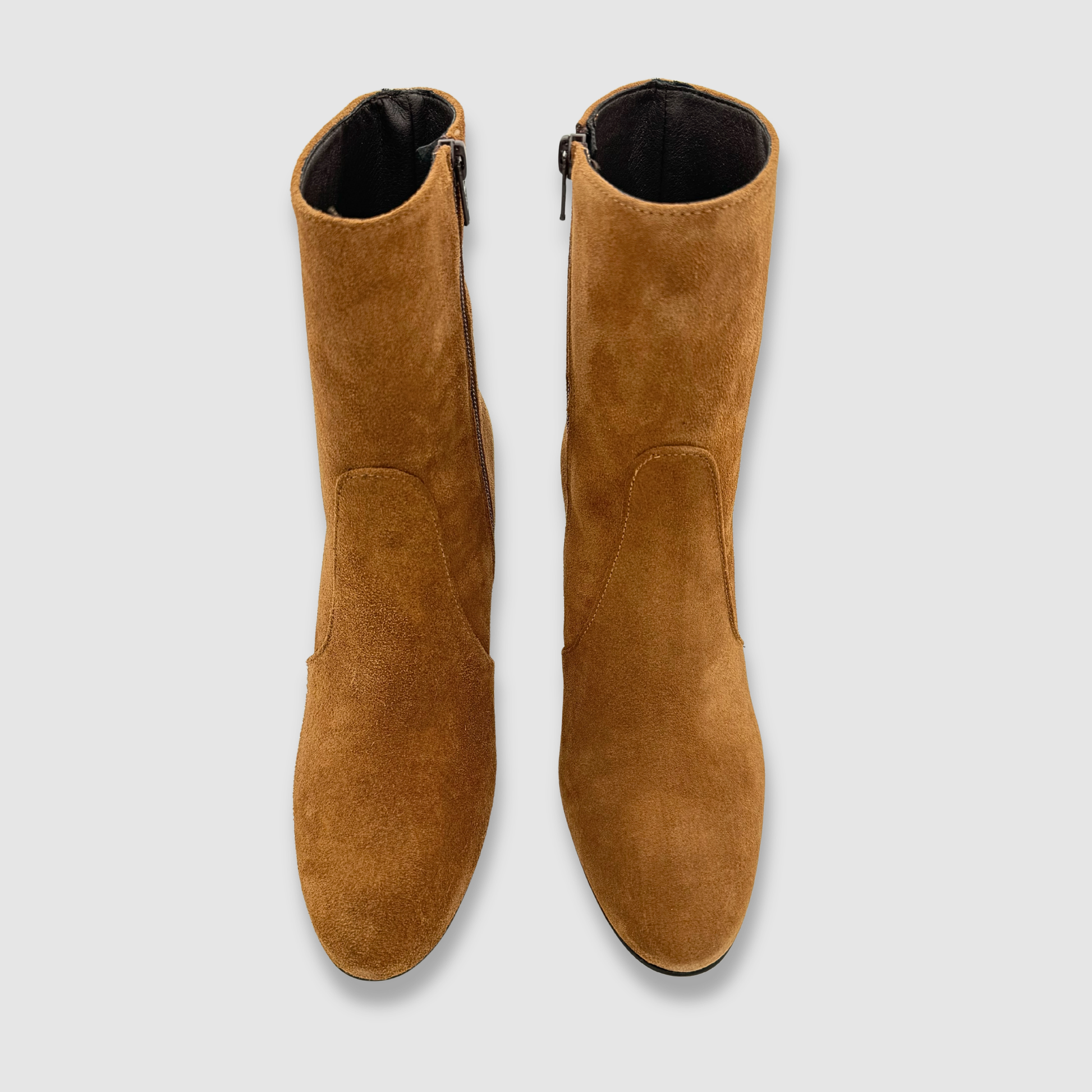 Bottines daim cognac femme vue de face talon bloc élégant