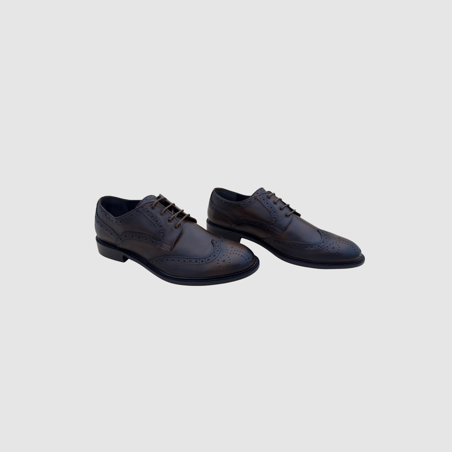 Paire derby brogue cuir marron vue 3/4 style élégant et raffiné
