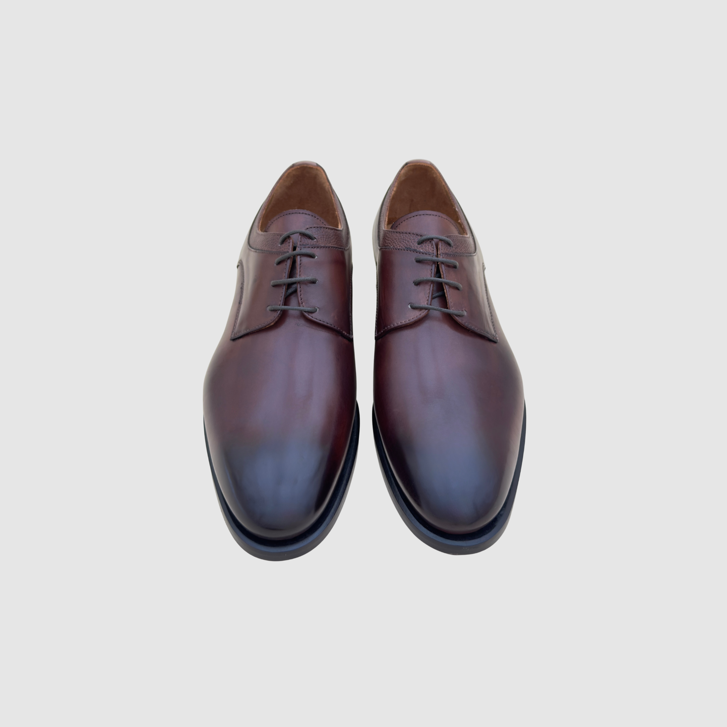 Derby homme cuir patiné bordeaux vue dessus paire élégante artisanale italienne