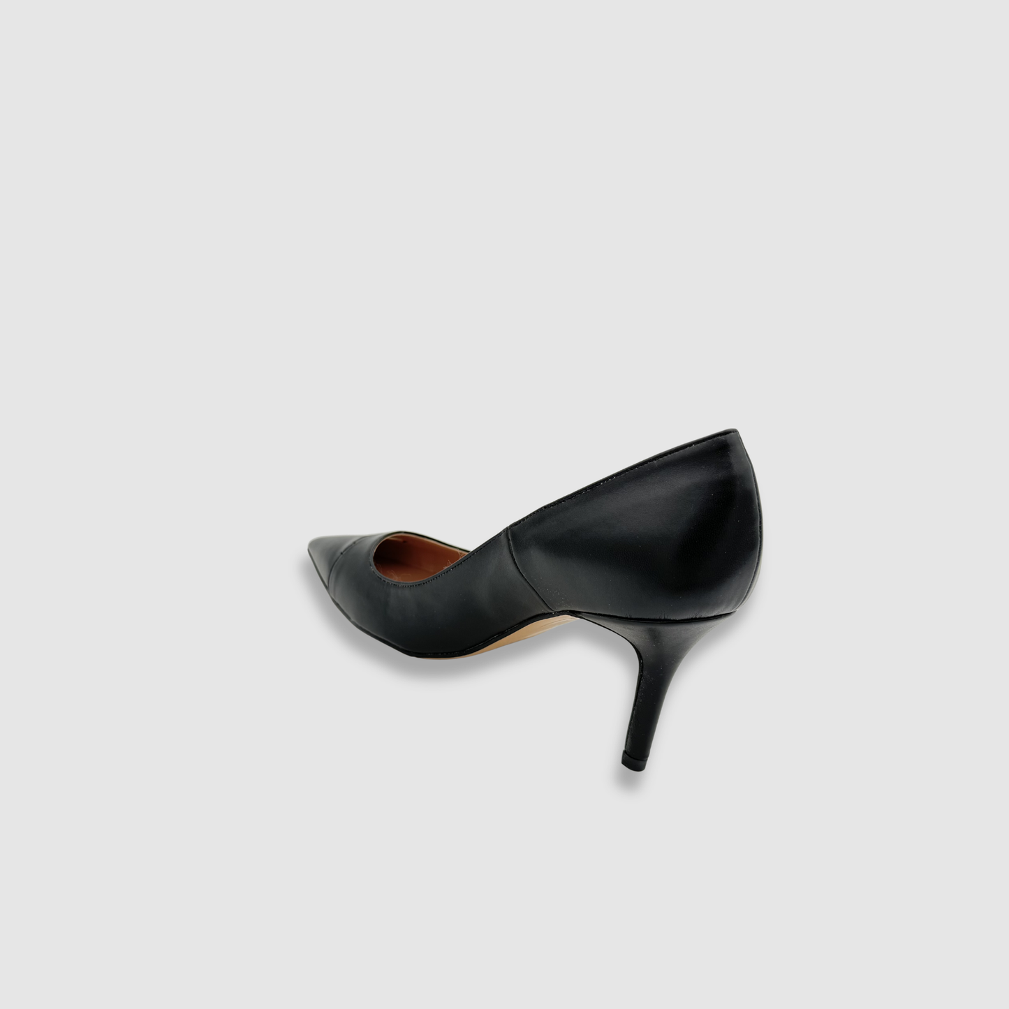 Escarpins noirs femme faits main vue arrière talon fin et finition premium