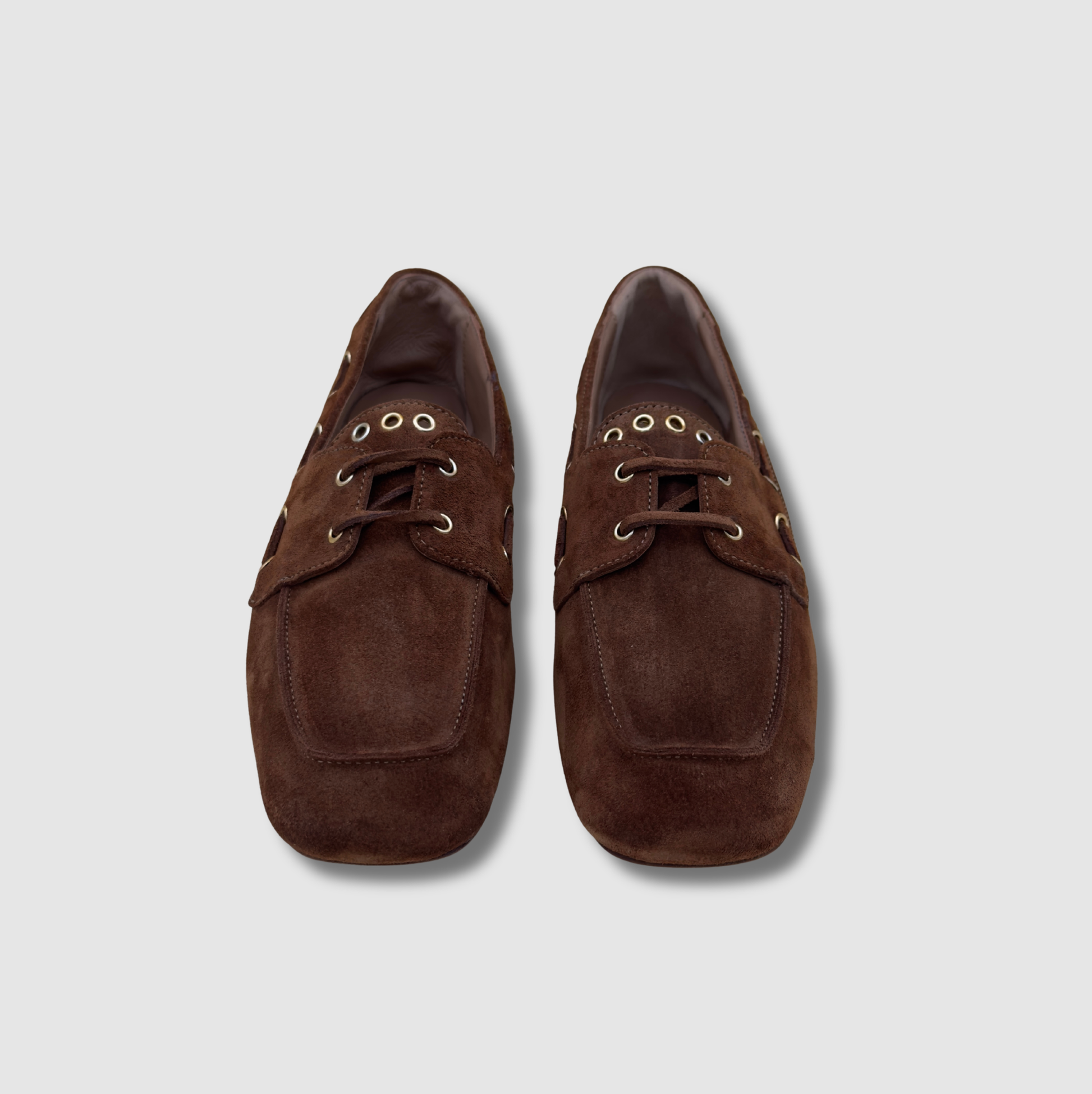 Vue supérieure mocassins femme en cuir suédé cuoio avec lacets, style casual chic italien