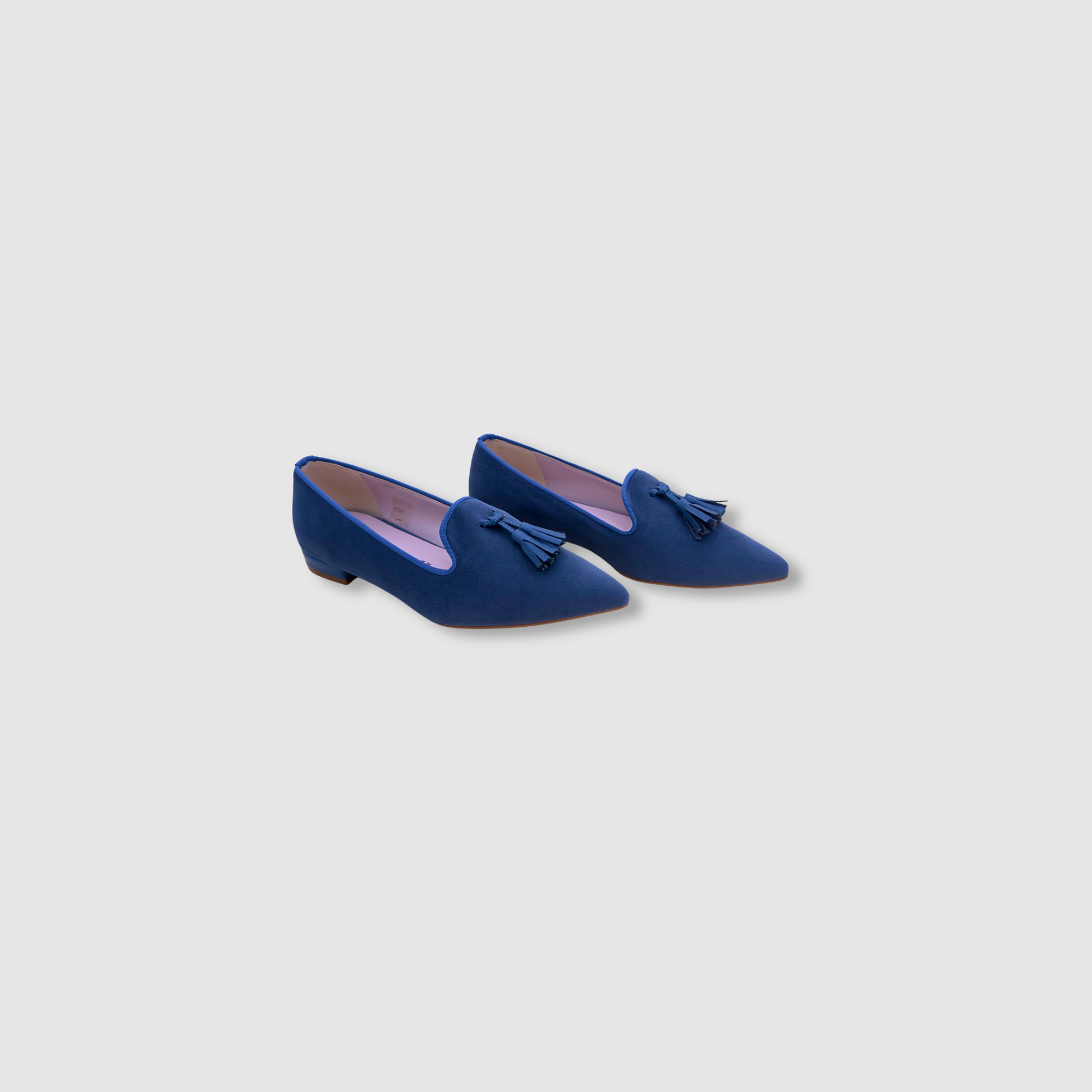 Mocassins femme bleu en velours vue dessus avec pompon raffiné