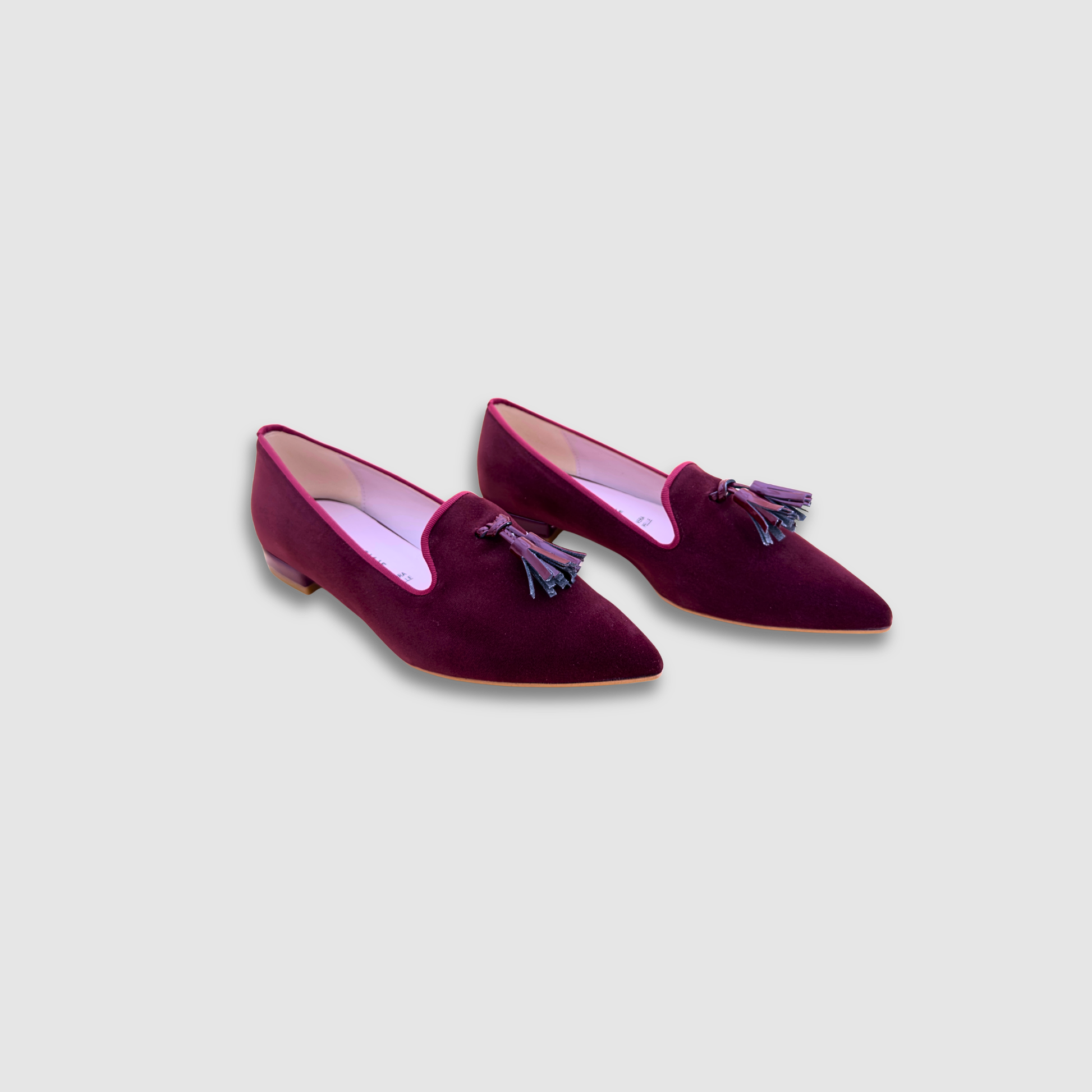 Mocassins femme velours bordeaux avec pampilles vue d’ensemble élégante