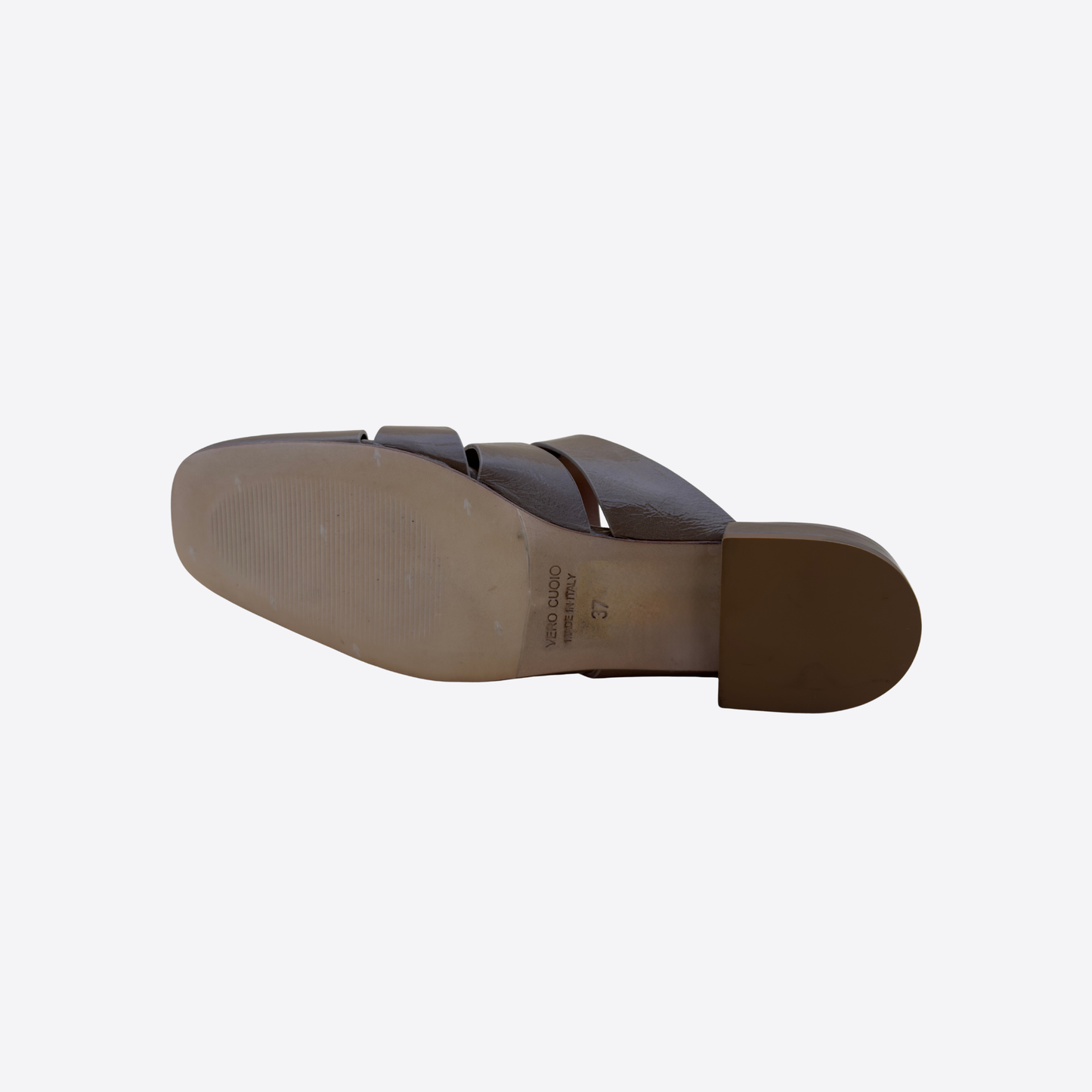 Semelle cuir mule femme taupe vernis, finition artisanale haut de gamme