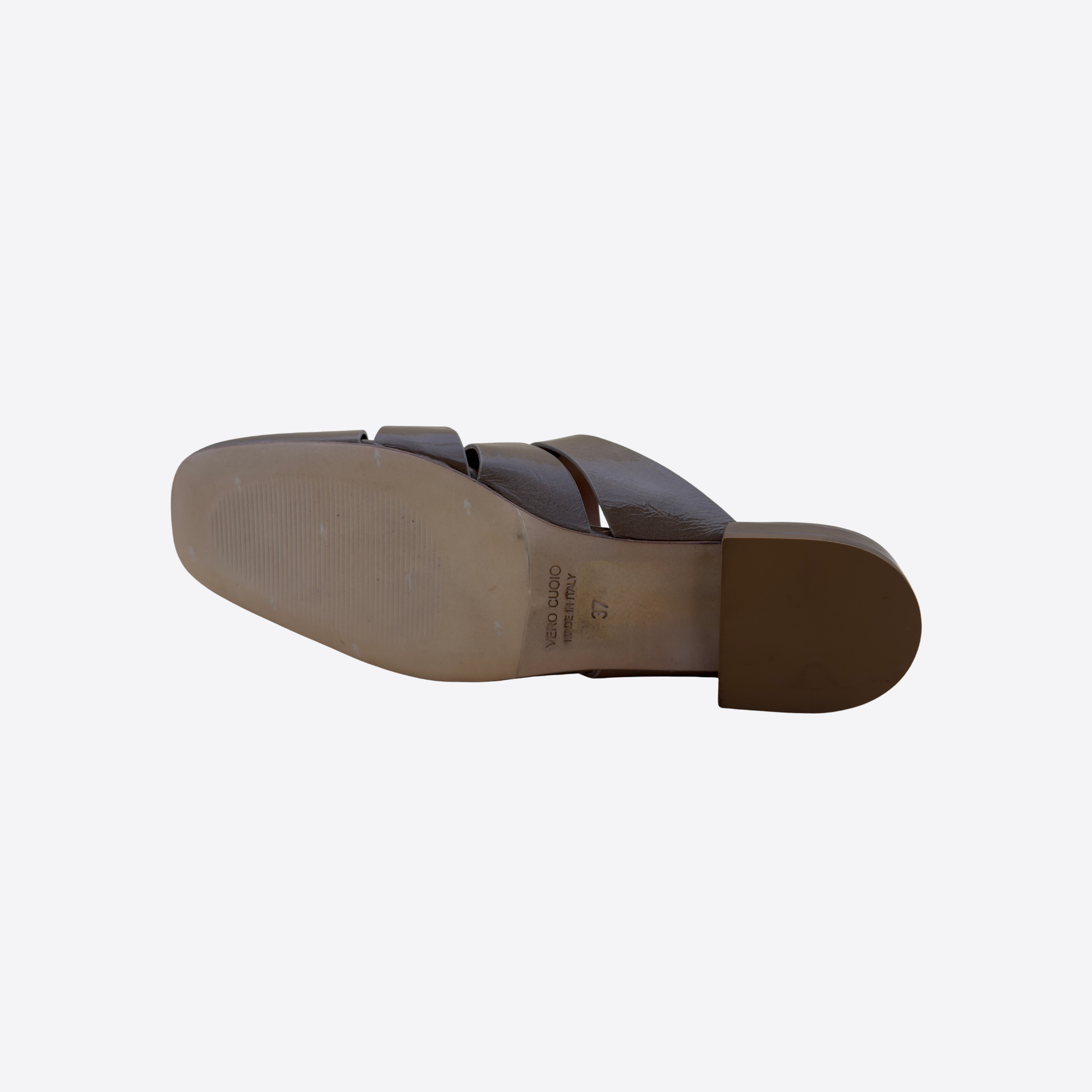 Semelle cuir mule femme taupe vernis, finition artisanale haut de gamme